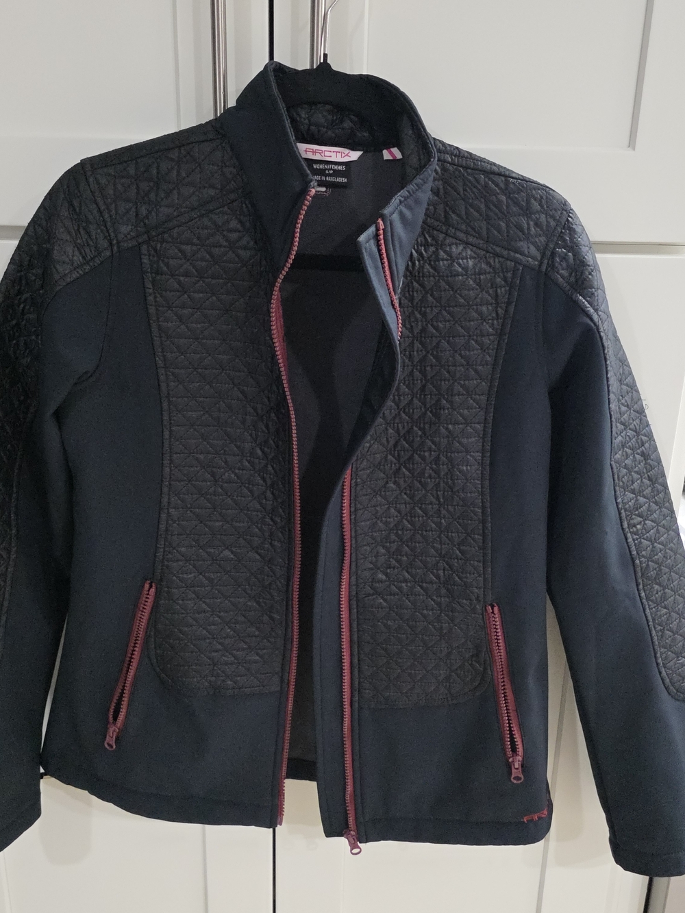 Arctix Women's Quilted Black Jacket with Black And Red